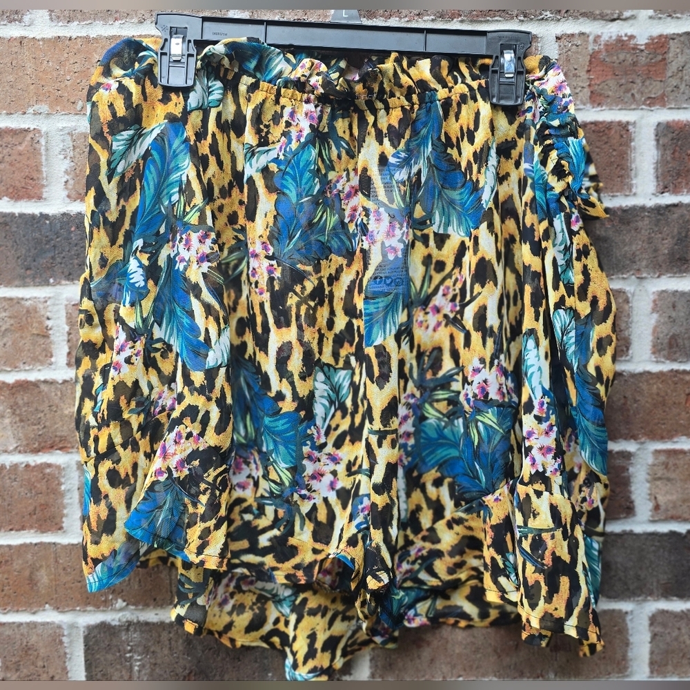 Boohoo Blue and Gold Shorts Size 20